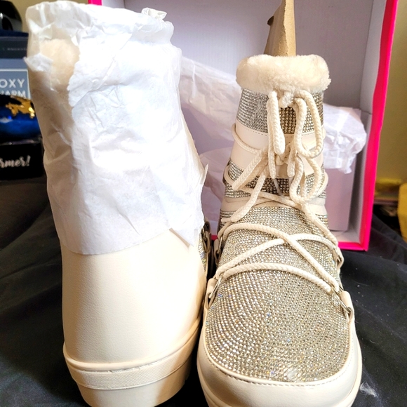 White Diamond 💎 Boots - Picture 5 of 10